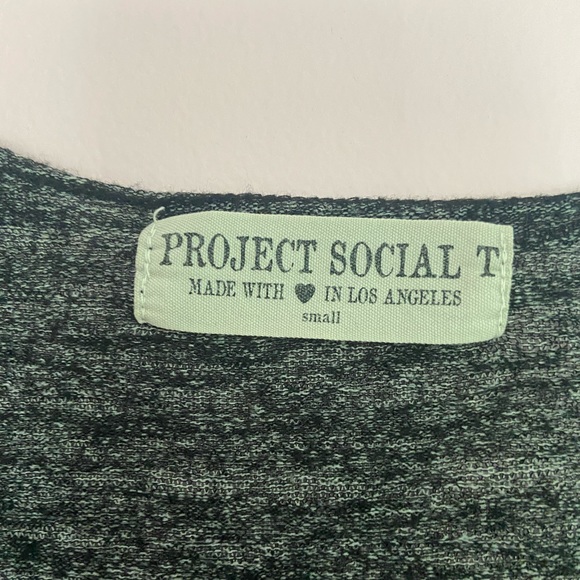 Urban Outfitters Textured V-neck Tee - Picture 2 of 4